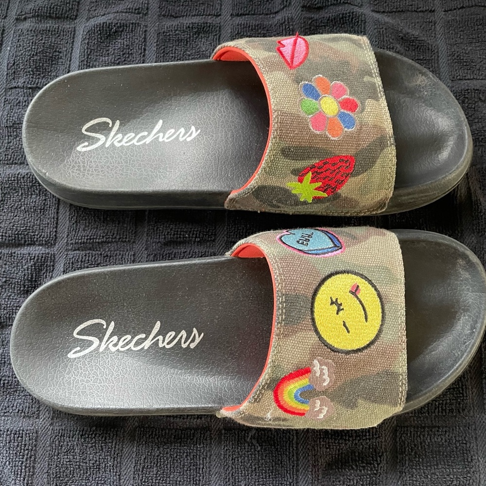 Skechers Women's Camo Emoji Slide Sandals - Black and Multicolor size 9 - Picture 4 of 5